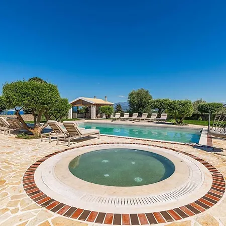 Arthur Heated Pool And Jacuzzi *